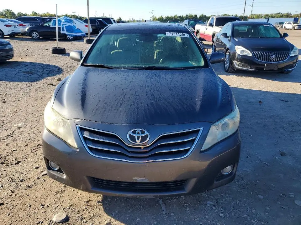 2011 TOYOTA CAMRY XLE  