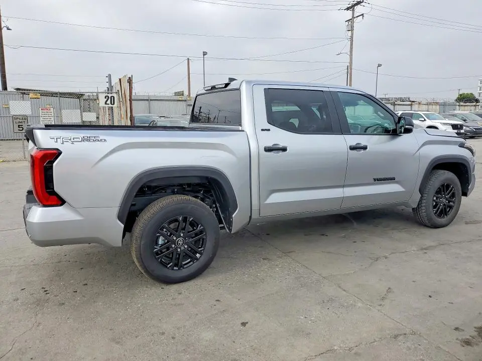 2026 TOYOTA TUNDRA SR5  