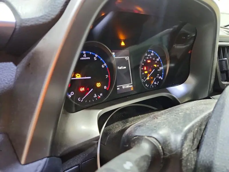 2018 TOYOTA RAV4 LE  