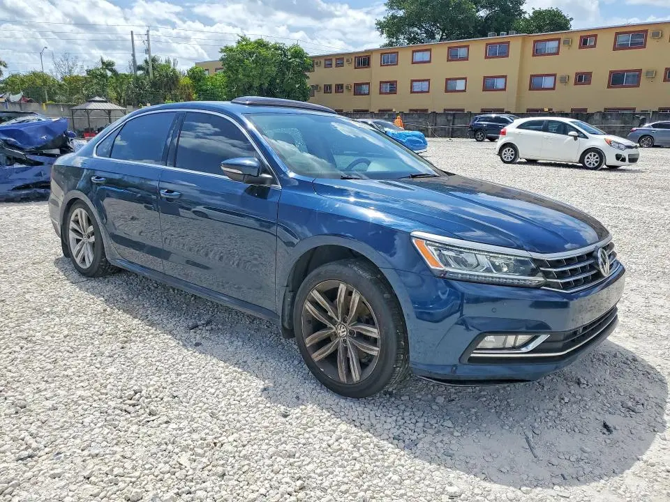 2018 VOLKSWAGEN PASSAT SE  