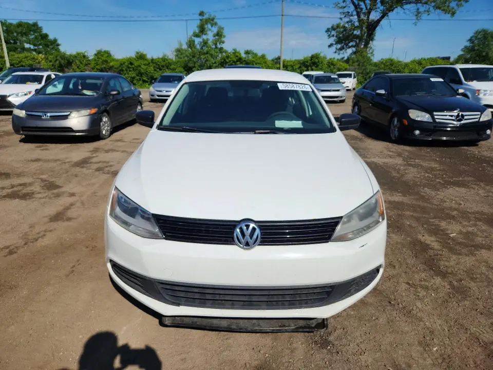 2011 VOLKSWAGEN JETTA BASE  