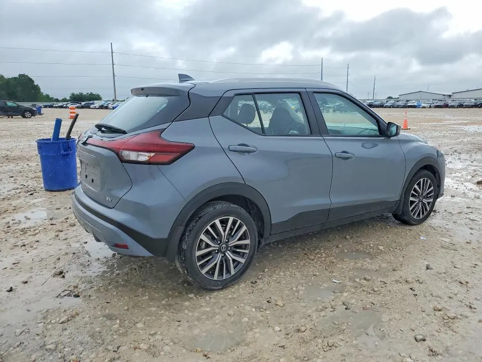 2021 NISSAN KICKS SV  