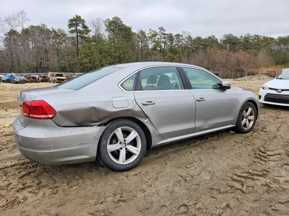 2013 VOLKSWAGEN PASSAT   
