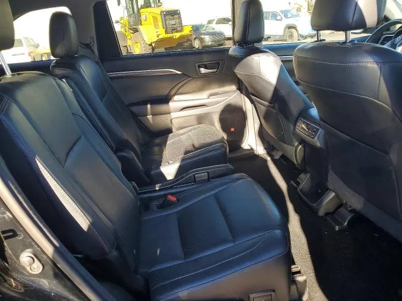 2016 TOYOTA HIGHLANDER LIMITED  