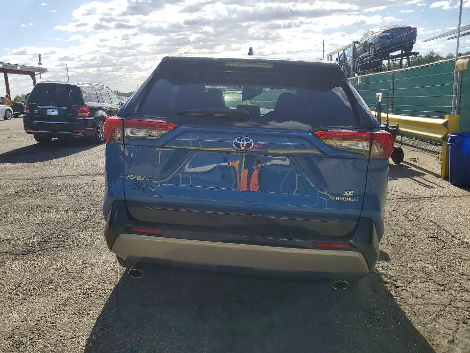 2022 TOYOTA RAV4 SE  