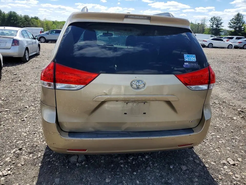2011 TOYOTA SIENNA LE  