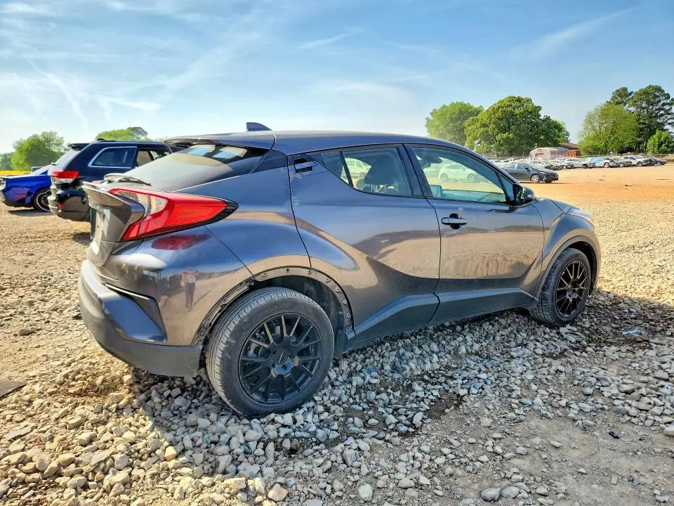 2021 TOYOTA C-HR XLE  