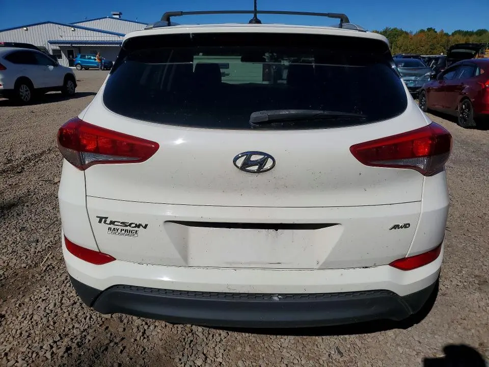 2017 HYUNDAI TUCSON SE  