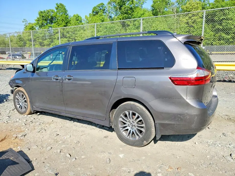 2018 TOYOTA SIENNA XLE 8-PASSENGER  