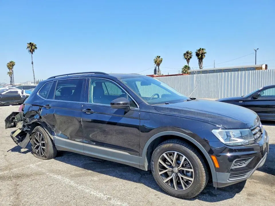 2021 VOLKSWAGEN TIGUAN SE  