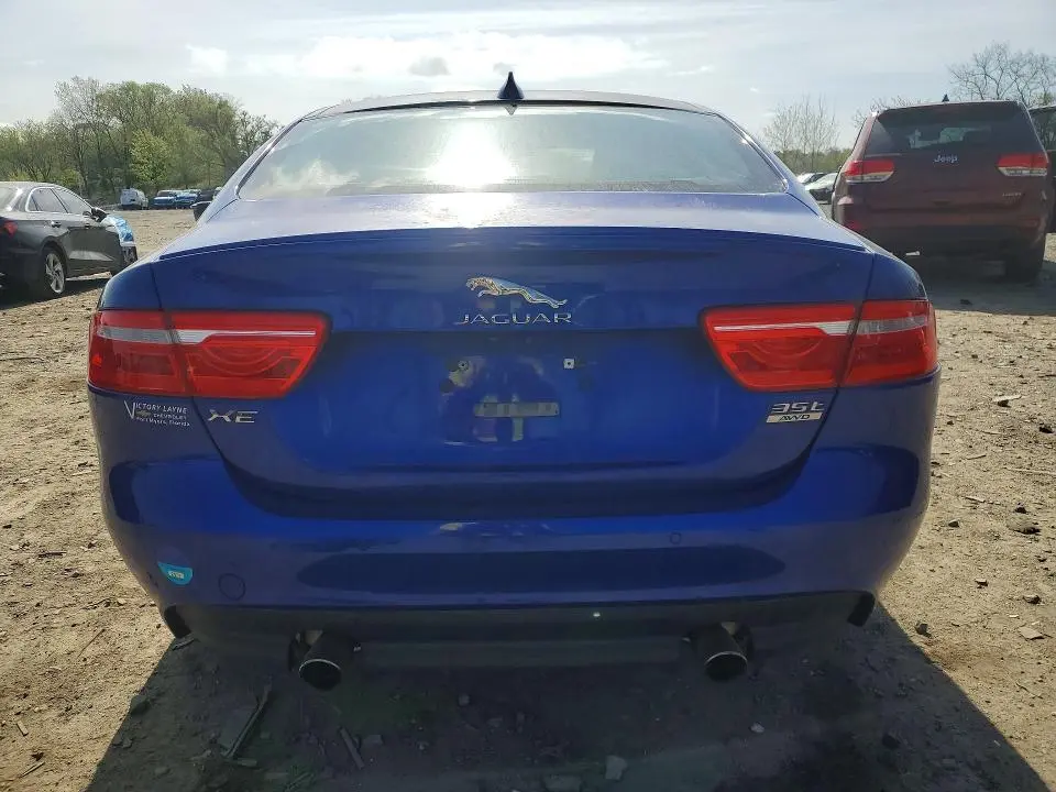 2017 JAGUAR XE R - SPORT  