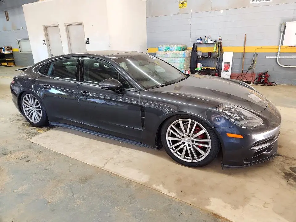 2017 PORSCHE PANAMERA 2  