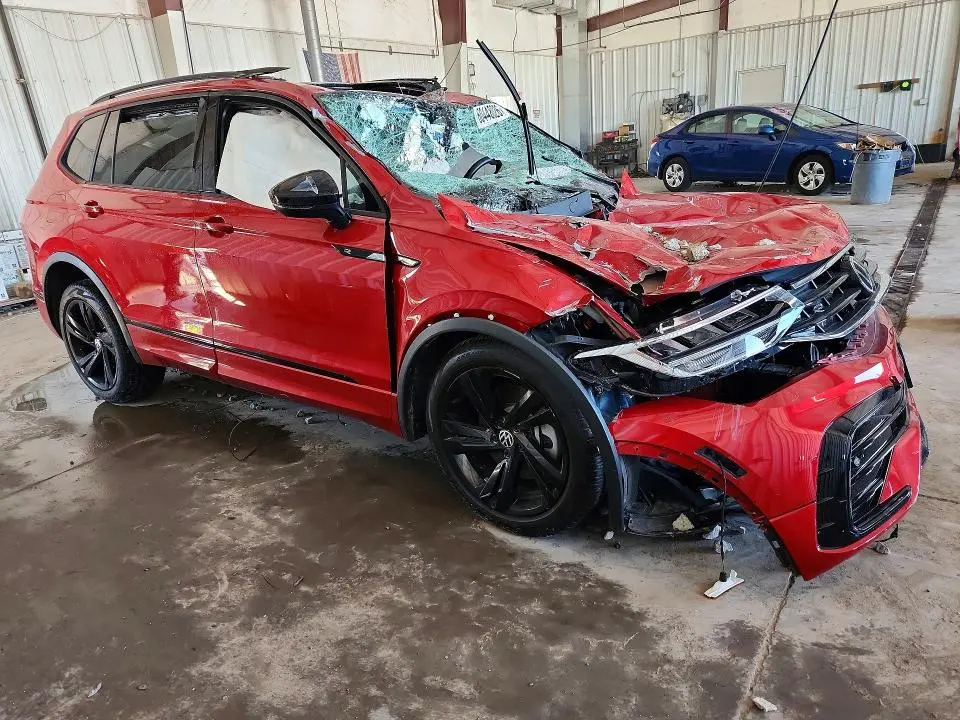 2024 VOLKSWAGEN TIGUAN SE R-LINE BLACK  