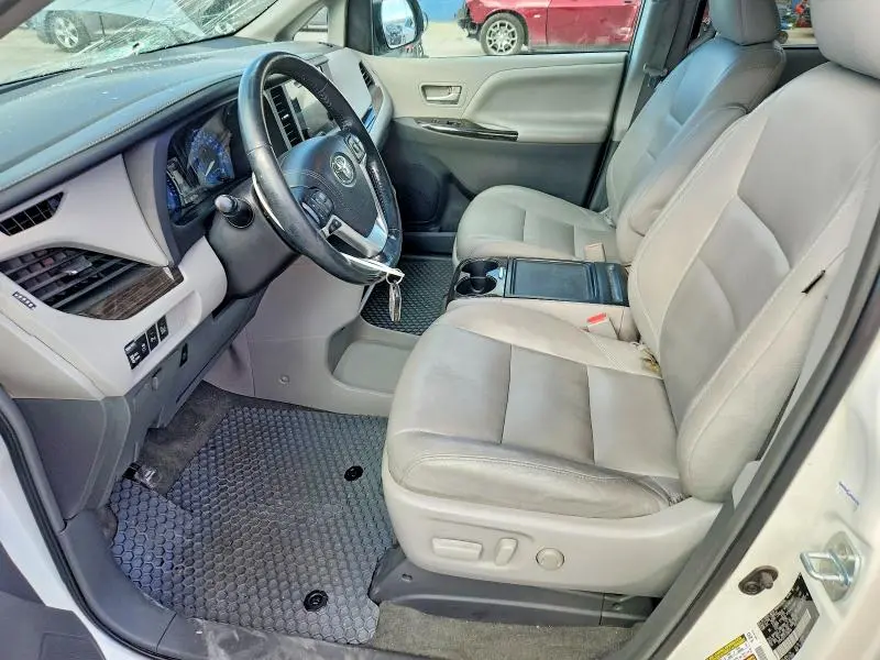 2015 TOYOTA SIENNA XLE 8-PASSENGER  