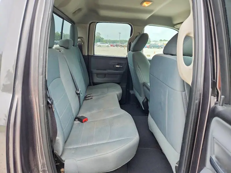 2016 RAM 1500 SLT  