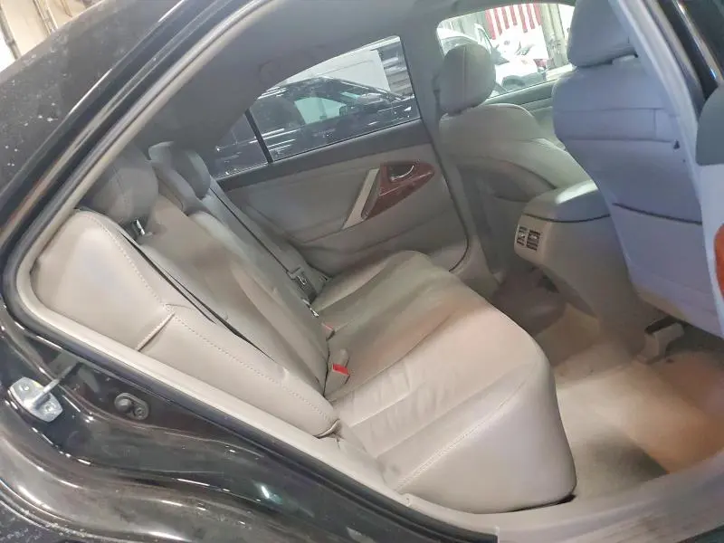 2011 TOYOTA CAMRY SE  