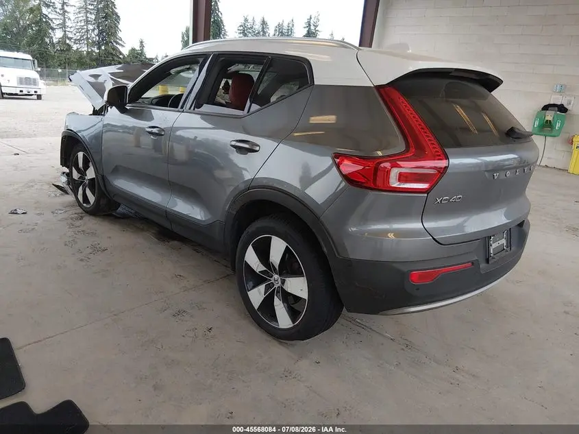 2019 VOLVO XC40 T5 MOMENTUM