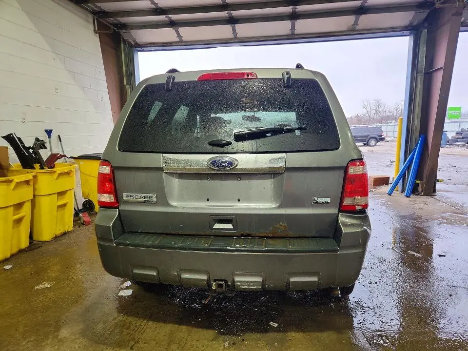 2011 FORD ESCAPE LIMITED  