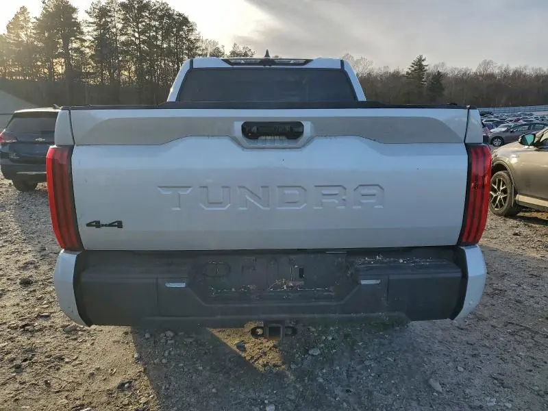 2024 TOYOTA TUNDRA CREWMAX LIMITED  