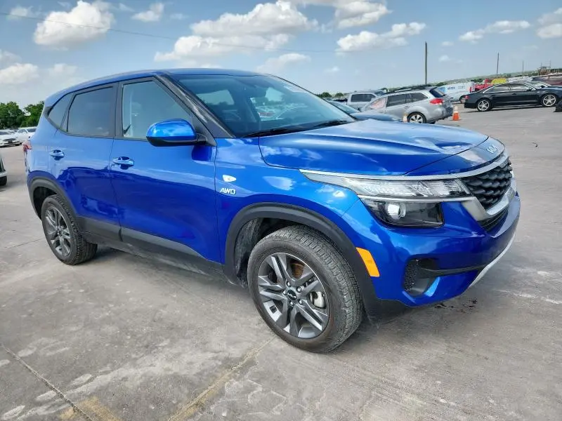 2023 KIA SELTOS LX  