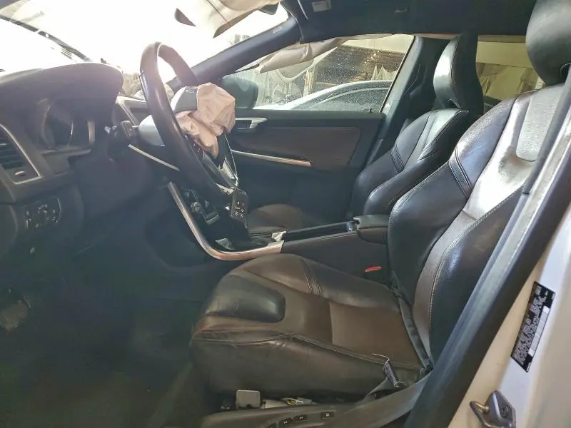 2016 VOLVO XC60 T5 PLATINUM  