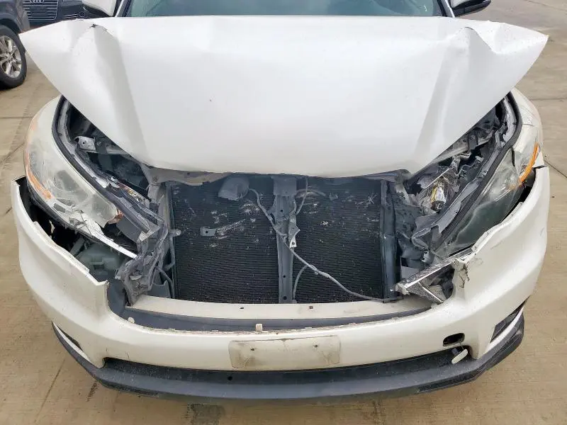 2014 TOYOTA HIGHLANDER XLE  