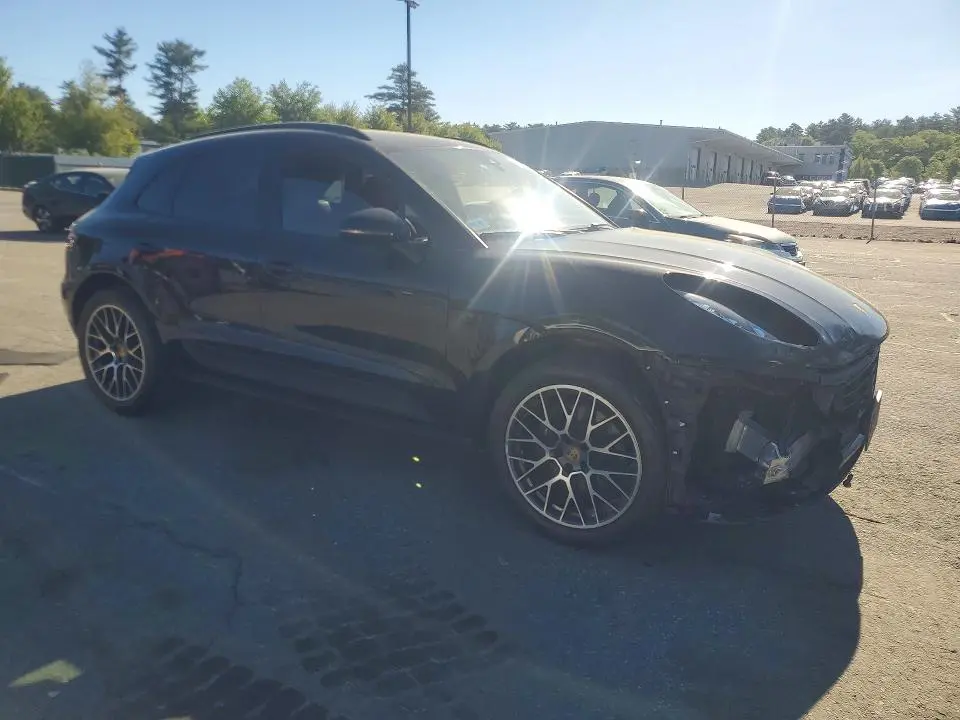 2018 PORSCHE MACAN   