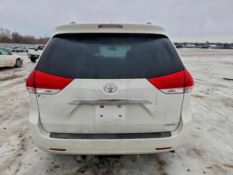 2011 TOYOTA SIENNA XLE  