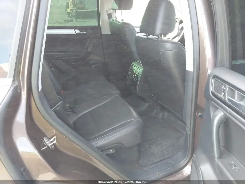 2013 VOLKSWAGEN TOUAREG VR6 SPORT