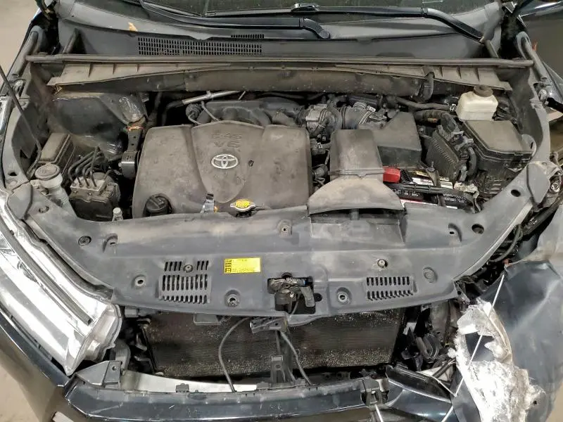 2017 TOYOTA HIGHLANDER LE  