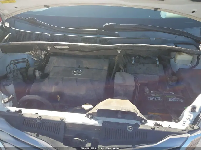 2016 TOYOTA SIENNA XLE 8 PASSENGER