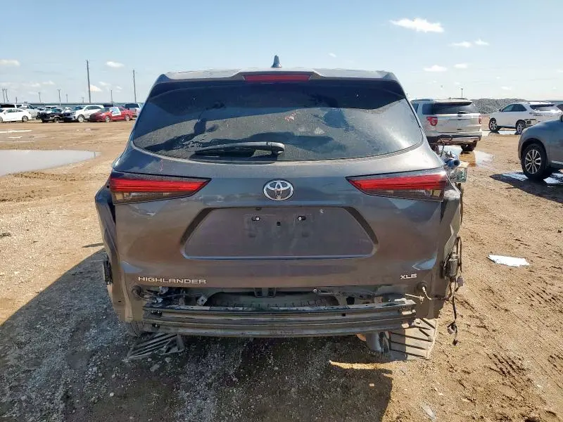 2022 TOYOTA HIGHLANDER XLE  
