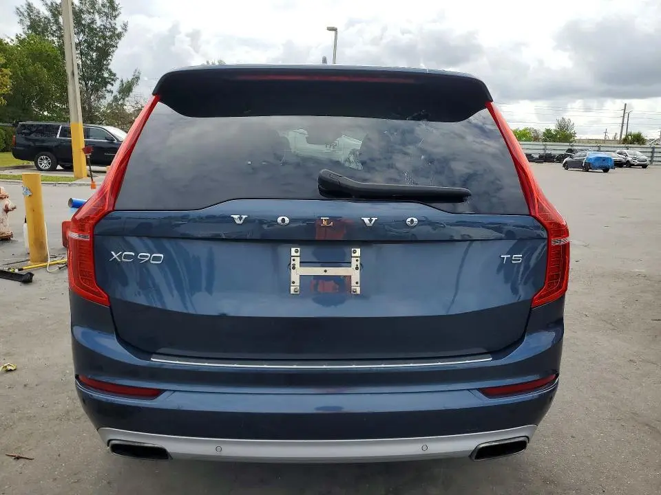 2021 VOLVO XC90 T5 MOMENTUM  