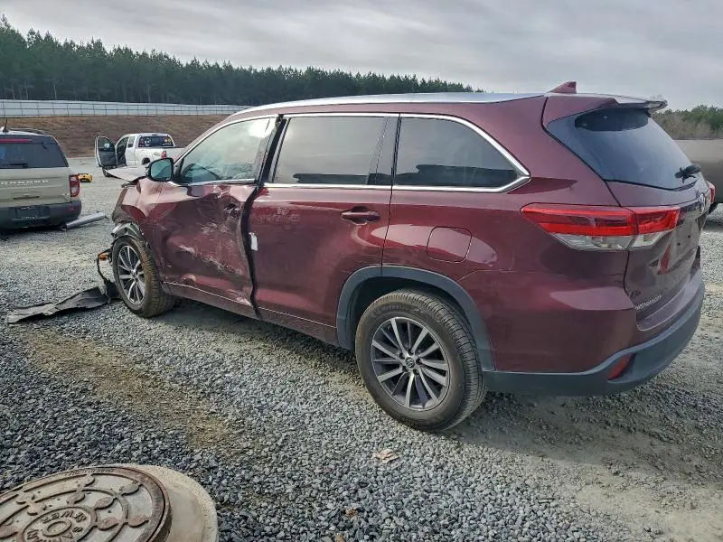 2017 TOYOTA HIGHLANDER SE  