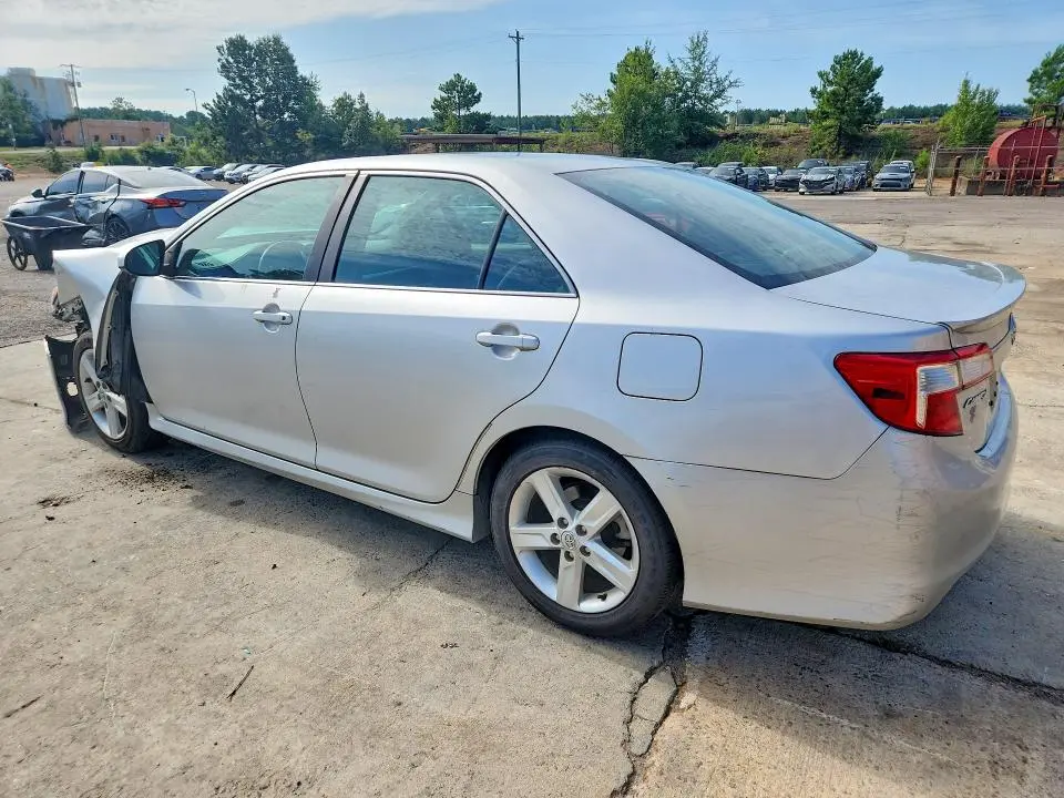 2013 TOYOTA CAMRY SE  