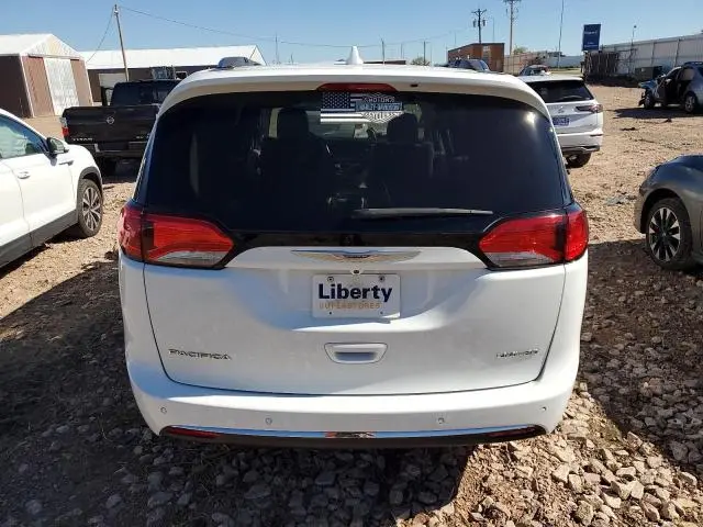 2017 CHRYSLER PACIFICA LIMITED  
