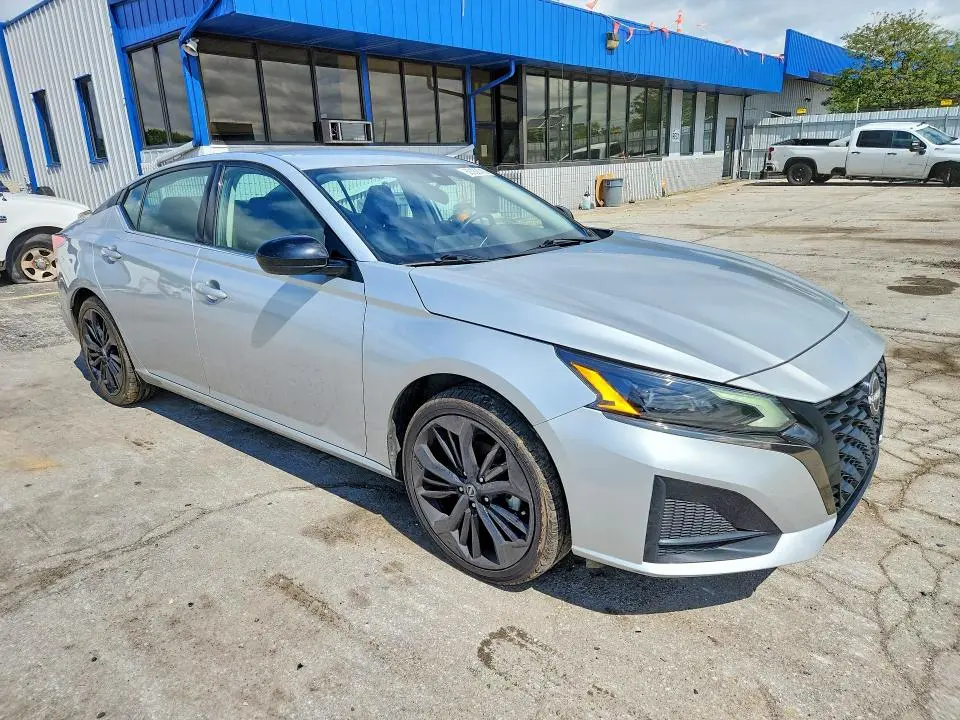 2024 NISSAN ALTIMA SR  