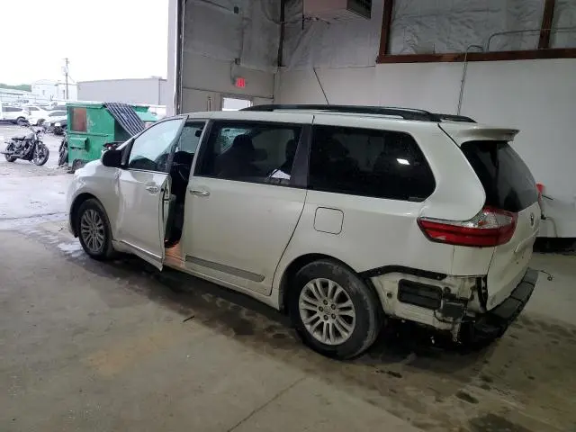 2015 TOYOTA SIENNA XLE  