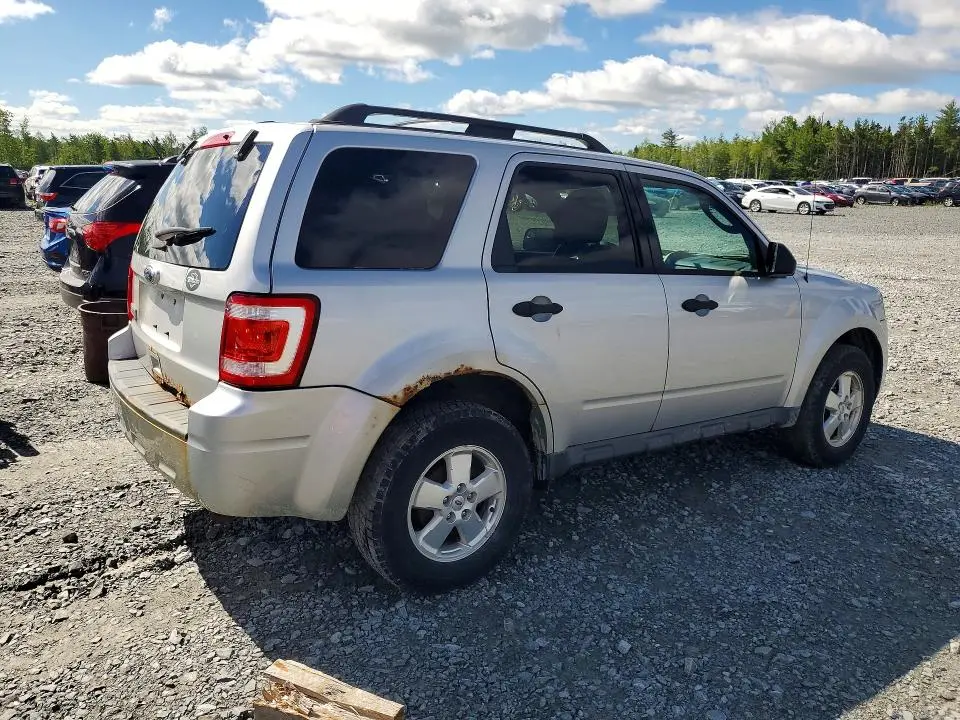 2011 FORD ESCAPE XLT  