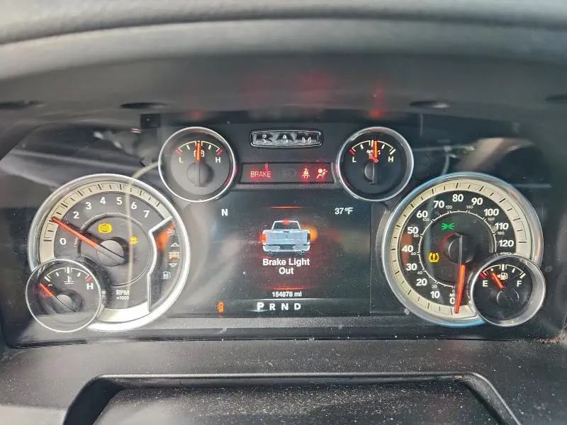 2016 RAM 1500 SLT  