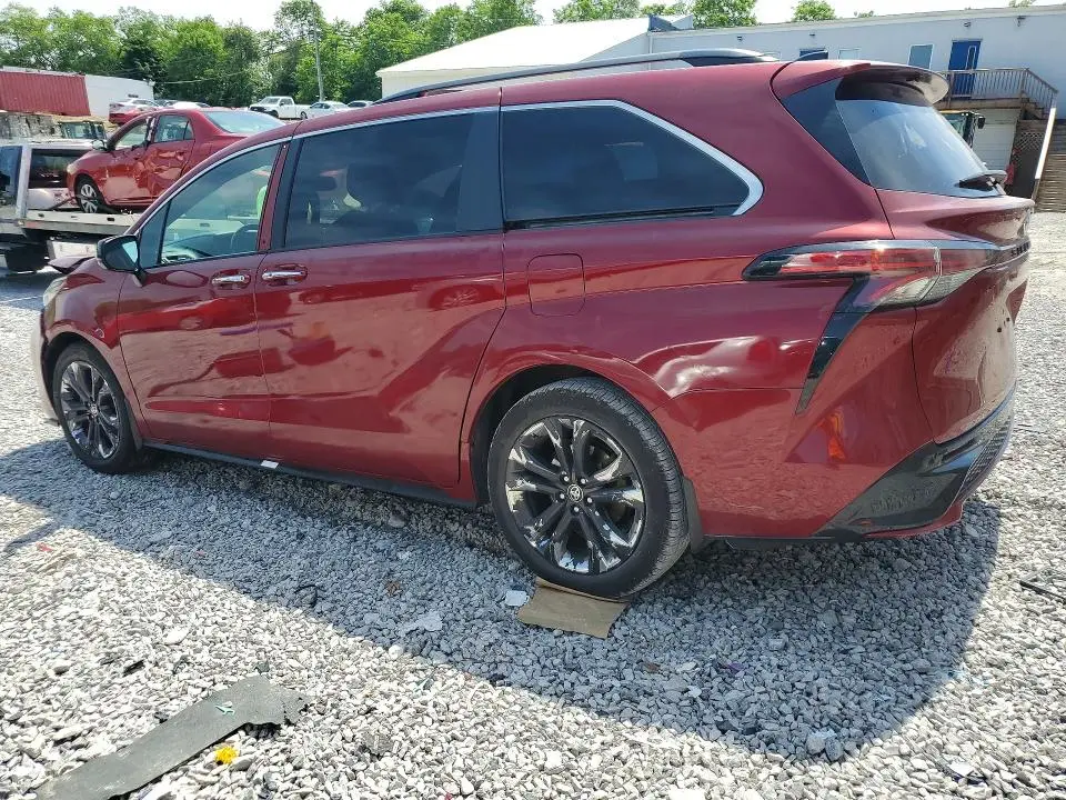 2022 TOYOTA SIENNA XSE  