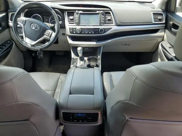 2017 TOYOTA HIGHLANDER SE  