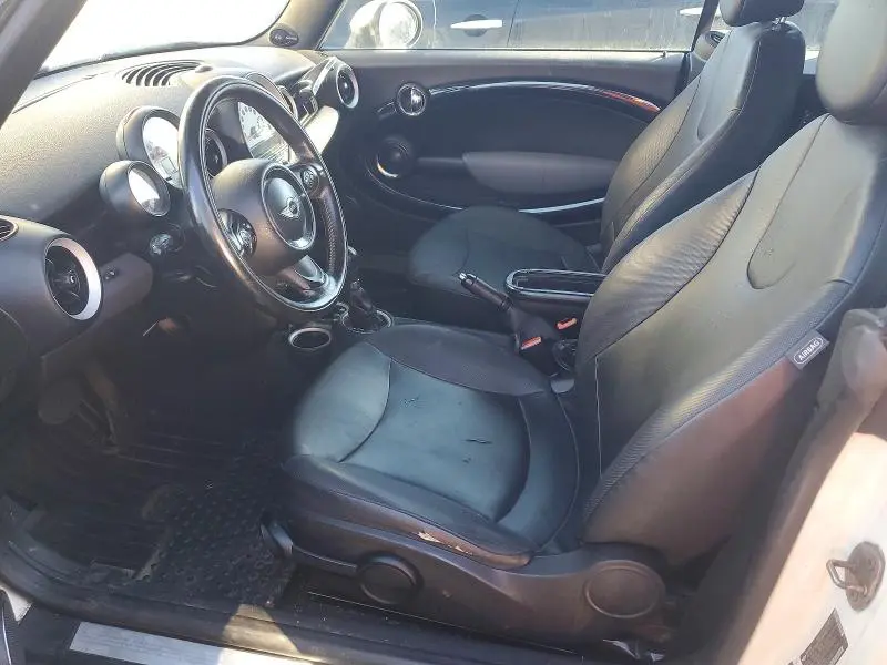 2011 MINI COOPER   