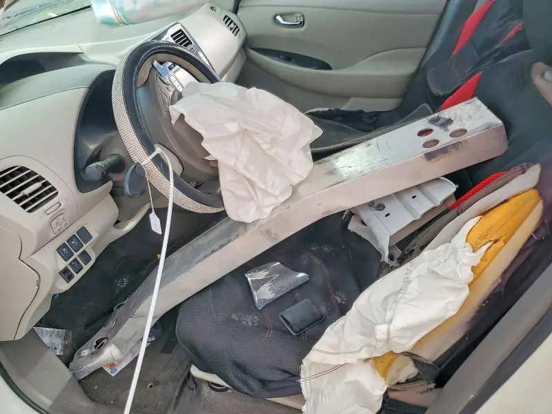 2011 NISSAN LEAF SV  
