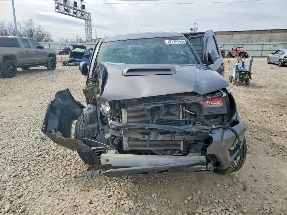 2015 TOYOTA TACOMA V6  