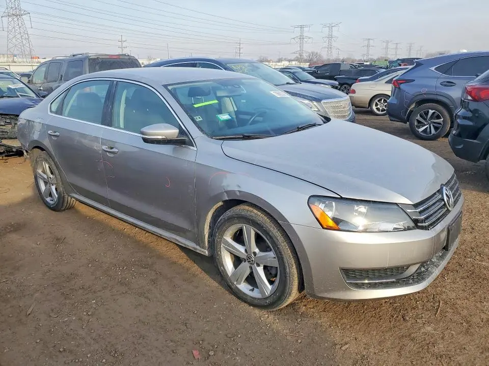 2013 VOLKSWAGEN PASSAT SE  