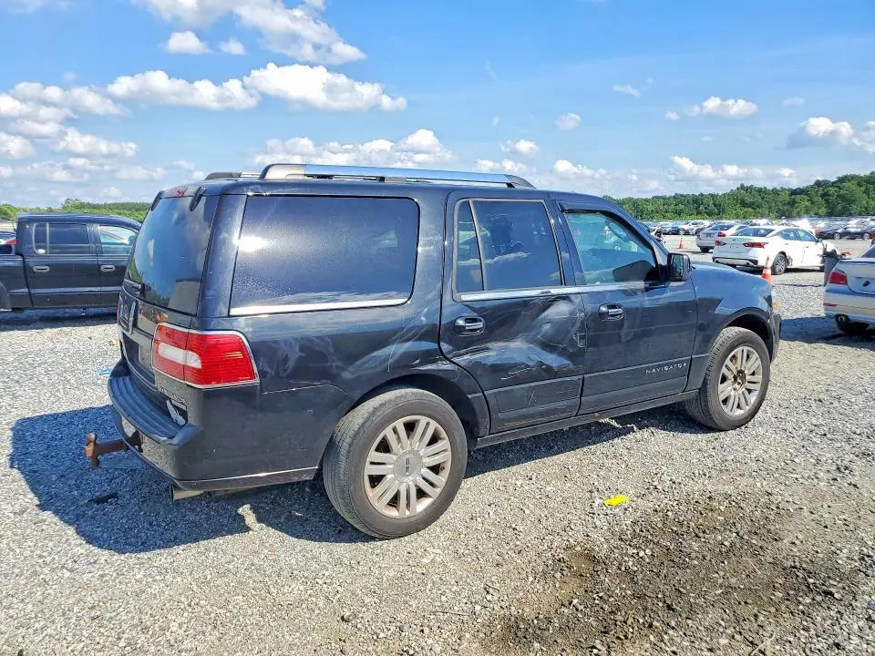 2011 LINCOLN NAVIGATOR   