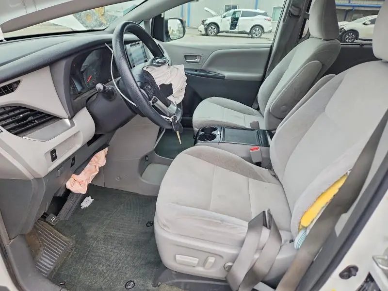 2015 TOYOTA SIENNA LE 8-PASSENGER  