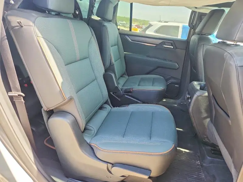 2025 GMC ACADIA AT4  