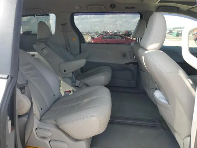 2012 TOYOTA SIENNA XLE  
